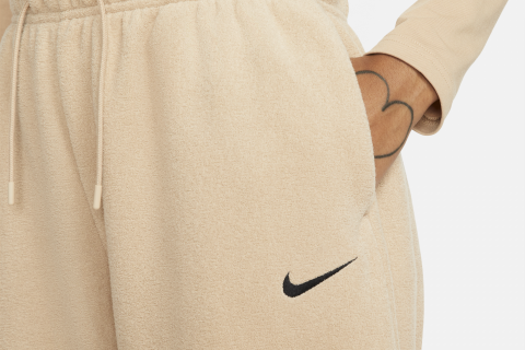 Swoosh Detail