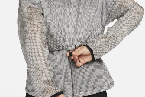Airy mesh on the back